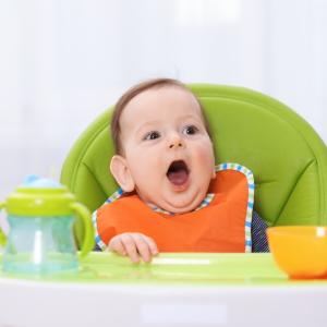 Какъв бебешки стол за хранене да купите