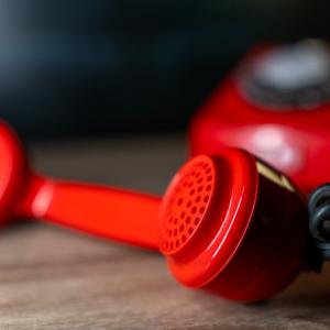 Виц: Звъни червеният телефон в кабинета на Тодор Живков