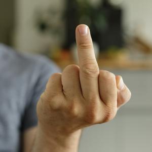 Виц: Никога не питайте българин следните три неща