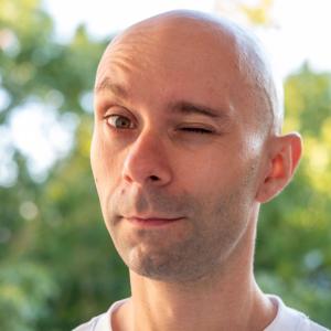 Виц: Как пестя гориво заради тъщата