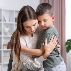 Кой e по-добре да възпитава момчето – мама или татко