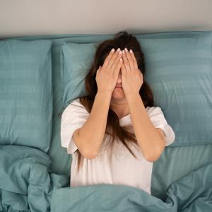 Виц: Свекърва буди снаха си