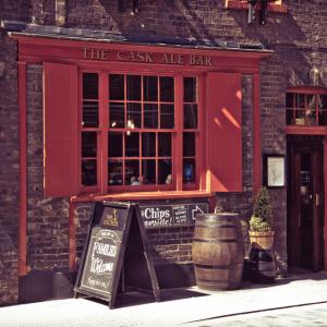 Виц: Надпис над вратата на квартална кръчма