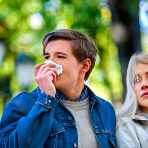 „Аз съм алергенът“ – супер рядкото заболяване, което кара всички останали да са алергични към вас