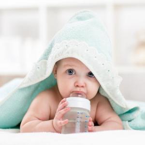 Кога и как да дадем вода на бебето