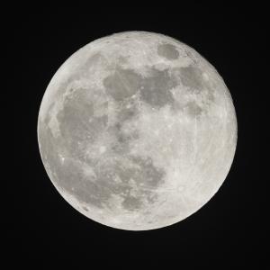 Тази нощ е Есетрата - последната супер Луна за 2022 г., не я пропускайте!