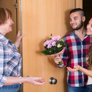 Виц: Тъщата идва на гости на зетя