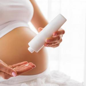 Най-честите козметични проблеми по време на бременността и техните решения