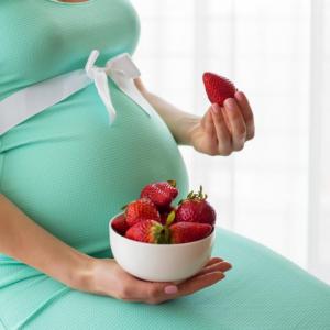 Ягоди по време на бременност – има ли риск