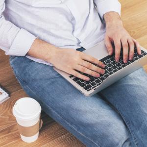 Компютър в скута? Уврежда мъжката плодовитост