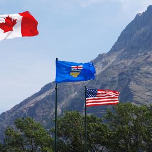 Канада глоби двама американци за фалшиви ваксинационни сертификати с по 20 хил. долара