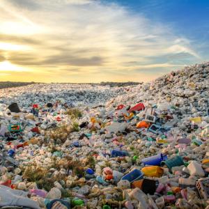 Учени са открили пестициди в рециклирани пластмаси в 13 страни 
