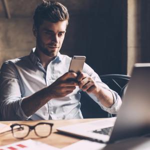 Ако мъжът ви изпраща такива съобщения, връзката ви е към своя край