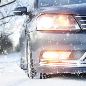 Внимание: 3 неща, които НИКОГА не бива да оставяте в колата при студено време