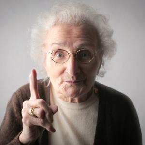 Виц: Баба ми казваше - под 12 см за нищо не става