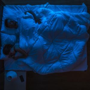 Защо е важно да спим в пълна тъмнина