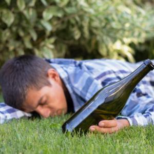 Виц: Момченце, знаеш ли къде живее чичо Иван?