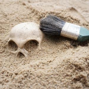 Испански археолози се опитват да разкрият загадката на скелети, открити в пещера на Канарските острови
