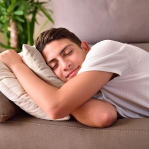 Наваксването на съня през уикендите може да намали риска от депресия при млади хора