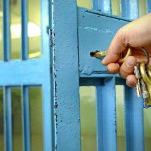 Виц: Затворници по времето на Тодор Живков обсъждат кой за какво е осъден