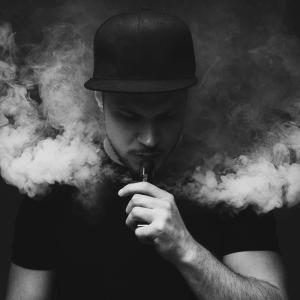 Вейпингът вероятно причинява рак, показва мащабно изследване