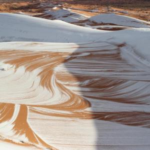 Снеговалеж в пустинята Сахара - едно необичайно метеорологично явление