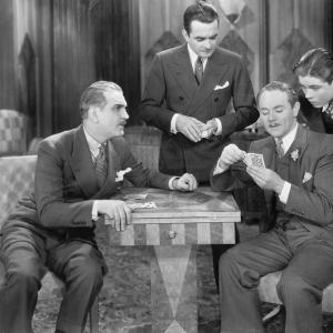 Виц: Ако продължаваш да играеш карти всяка вечер, ще си намеря любовник!