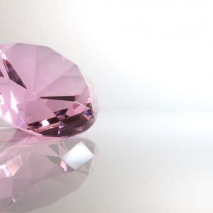Учени откриха как точно се образуват розовите диаманти