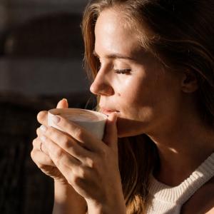 Защо следобедното кафе влияе на съня повече, отколкото мислим