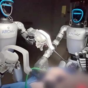 За първи път хуманоидни роботи оперираха живи животни