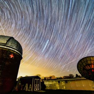 Радио обсерватории в зашеметяващо таймлапс видео