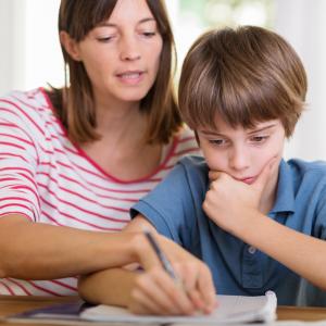 Защо не трябва да пишете домашните на децата си и други страхотни съвети за родители