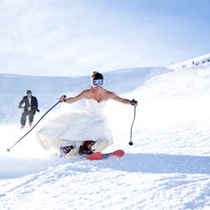 20 двойки, които доказват, че сватбата през зимата може също да е страхотна