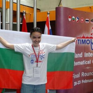 Българска ученичка спечели медал на олимпиада по математика в Тайланд
