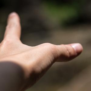 Тази илюзия ще ви накара да усетите невидимото „силово поле“ около тялото си