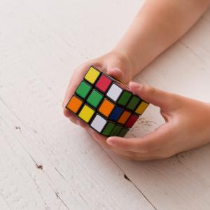 Кой ще нареди първи световноизвестния Куб на Рубик?
