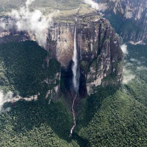 Историята на най-високия водопад в света, открит съвсем случайно