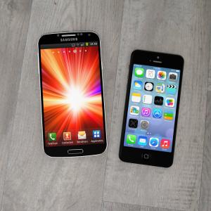 Айфон или Андроид? Какво говори изборът на телефон за личността ви?