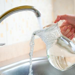 Чешмяната вода намалява риска от кариес