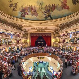 Добре дошли в 100-годишния театър, превърнат в една от най-красивите книжарници в света!