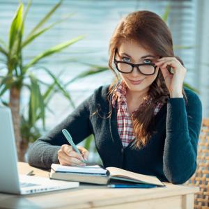 Учени: Мъжете усещат интелигентните жени като заплаха