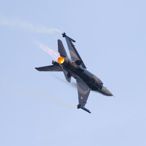 Видео: Автопилот спасява живота на пилот на F-16