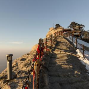 Китайската планина Хуашан – най-опасното планинско изкачване в света