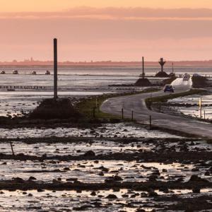 Този път попада под вода два пъти дневно
