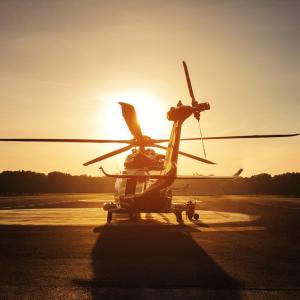 Видео: Какво става, когато синхронизирате камерата си с ротора на хеликоптер?