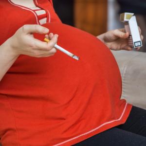 Пушенето по време на бременност е вредно, но науката откри истинската причина защо