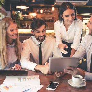 Приятелствата в офиса са добри за бизнеса