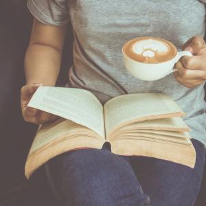 Първи изречения, които ще те накарат да прочетеш цялата книга