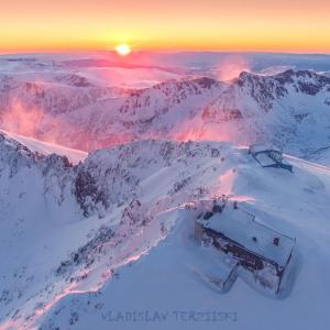 Понесете се над България  – и малко на север – с великолепните снимки на Владислав Терзийски