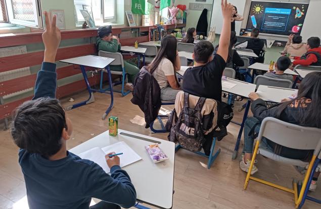 Академия „Равен старт“ дава финансови съвети на ученици от квартал „Факултета“